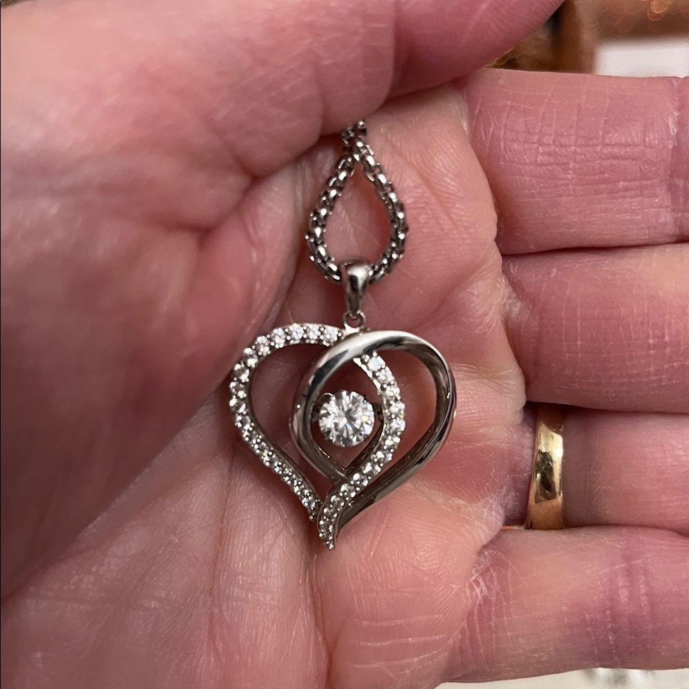 Timeless Silver Heart Pendant Necklace. - Picture 2 of 6